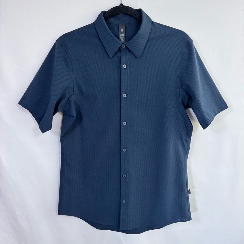 Men’s Lululemon Short Sleeve Button Down Shirt in Navy